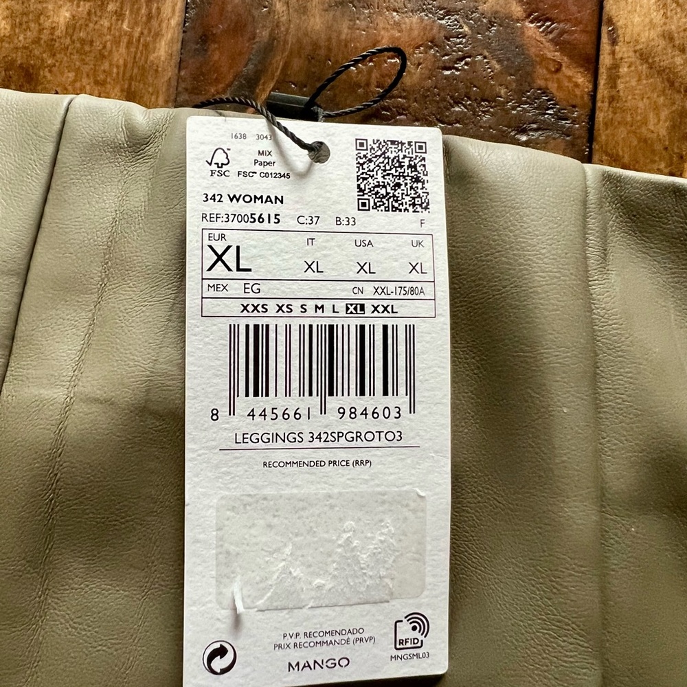 Nwt xxs leggings in a tan color